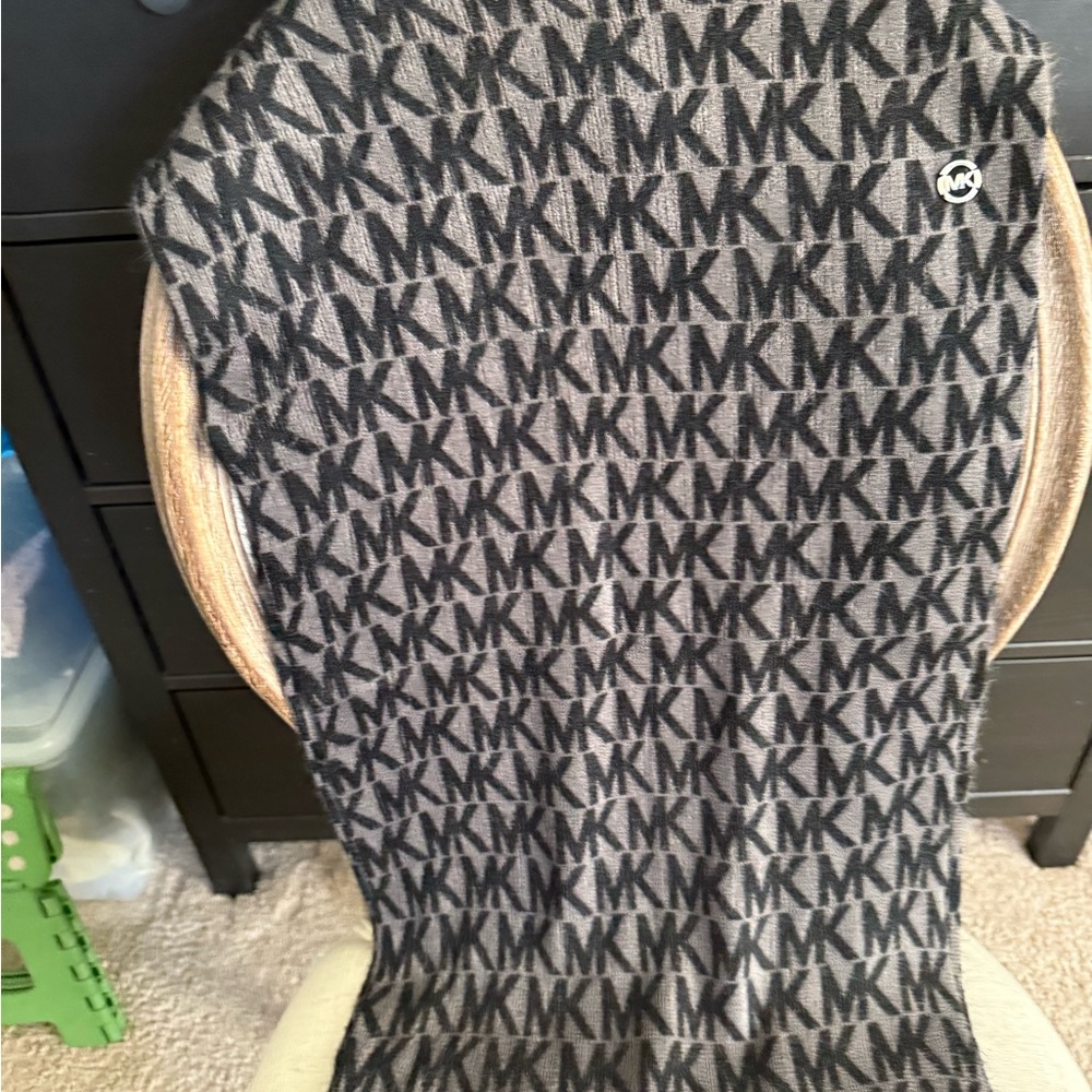 MICHAEL Michael Kors Black and Gray Infinity Scarf NWT
